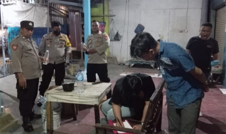 Polisi Sita Puluhan Miras Oplosan di Warung Kopi, Pedagang Diamankan