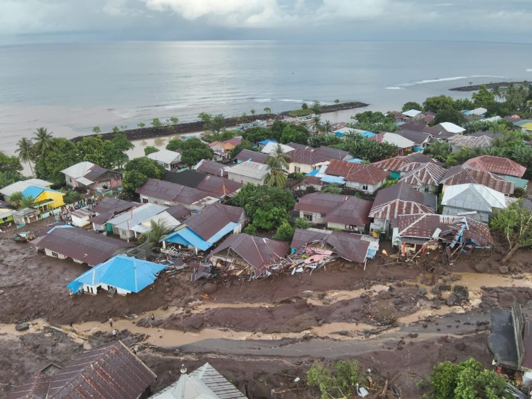 Pastikan Penanganan Berjalan Optimal, Kepala BNPB Kunjungi Kota Ternate Pascabanjir Bandang