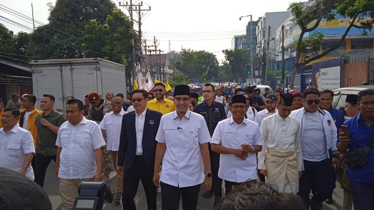 Daftar ke KPU Medan, Pasangan Rico-Zaky dan Prof Ridha-Abdul Rani Kompak Pakai Kemeja Putih Celana Hitam