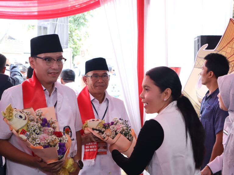 Festival Kebudayaan Iringi Pendaftaran Rico Waas-Zakiyuddin di KPU Medan