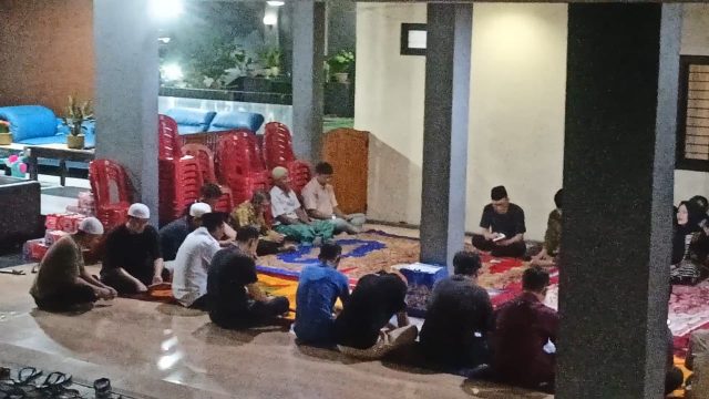 Suasana di rumah duka Ayu Ting Ting kawasan Depok, Jawa Barat pada Sabtu (31/8/2024)