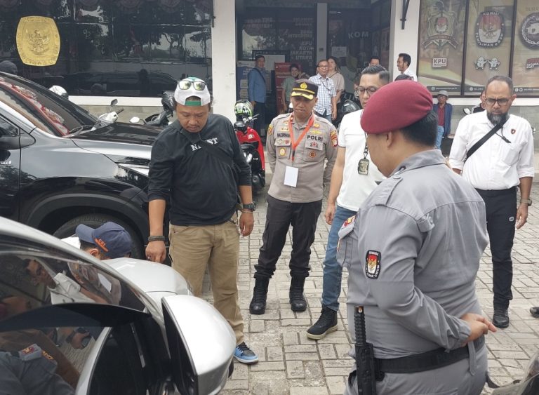 Polisi Buru Pelaku Hingga Periksa Saksi Usut Teror Bangkai Ayam di Kantor KPU Jakut