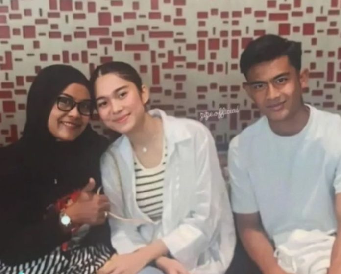 Azizah Salsha dan ibunda Pratama Arhan. [Instagram]