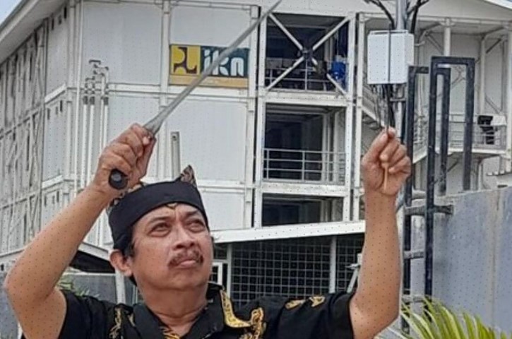 Sepak Terjang Kanjeng Ilham Triadi Nagoro: Pawang Hujan Viral di IKN