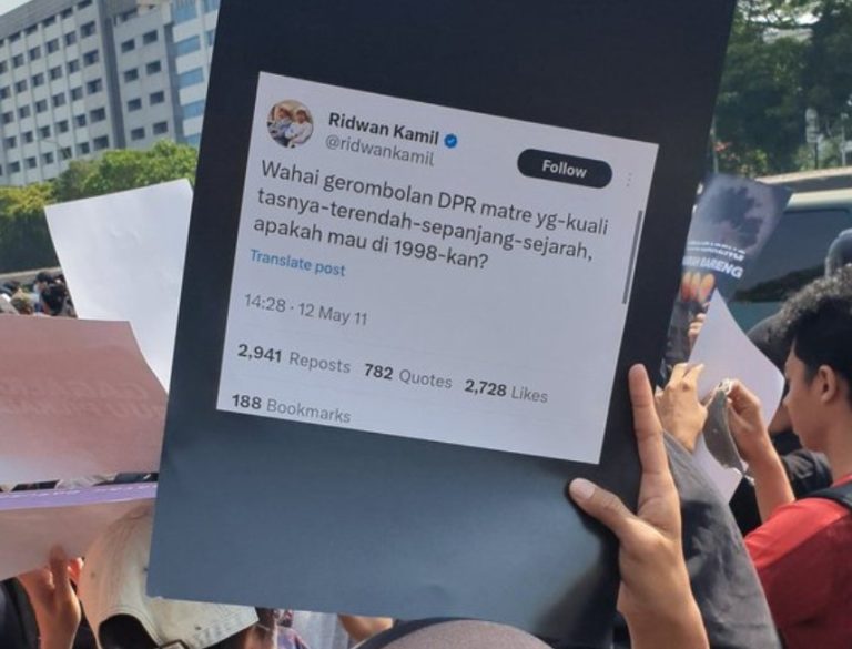 Tweet Ridwan Kamil Dijadikan Poster Pendemo di DPR: Mau di 1998-kan?