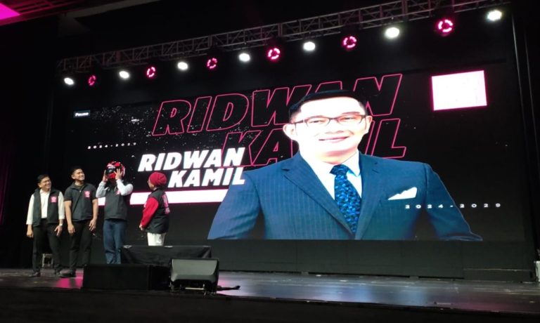 Pakai Helm Full Face, Gaya Ridwan Kamil yang Resmi Diusung PSI Jadi Bacagub DKI