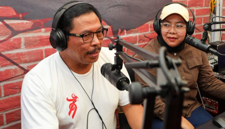 Pj Gubernur Jateng Nana Sudjana Siaran di Jateng Radio