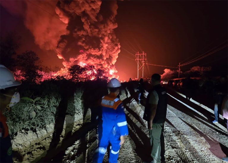 Tiga Kolam Minyak Mentah PT BSP Terbakar