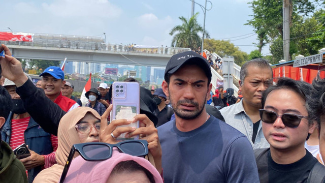 Reza Rahardian Dibandingkan Dengan Raffi Ahmad, Pahlawan dan Cari Aman