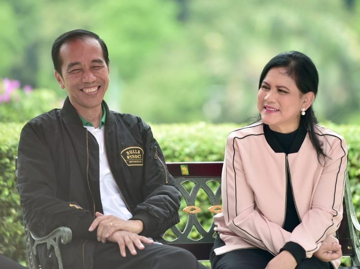 Selain Ucap Maaf, Iriana Jokowi Bagi-bagi Tablet Android kepada Pelajar DKI