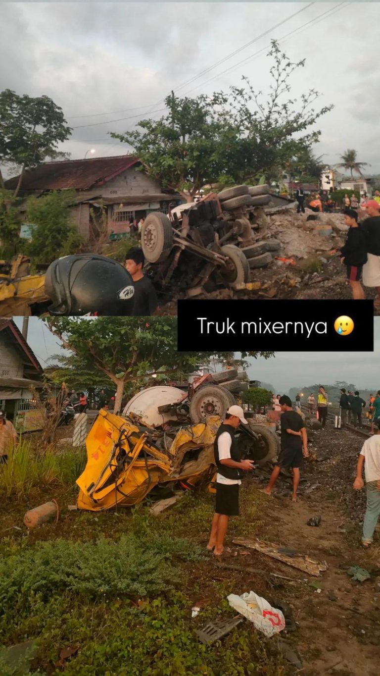 Kereta Taksaka Tabrak Truk Mixer Hingga Ringsek di Sedayu