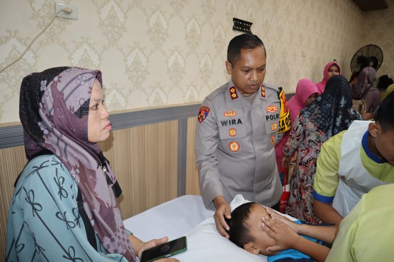 53 Anak Ikuti Bakti Kesehatan Khitanan Massal Polres Padangsidimpuan