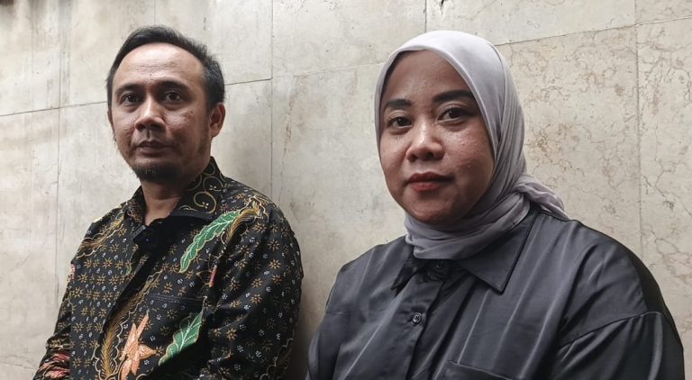 Puput, mantan istri Doddy Sudrajat didampingi pengacaranya di Polda Metro Jaya, Selasa (24/9/2024)