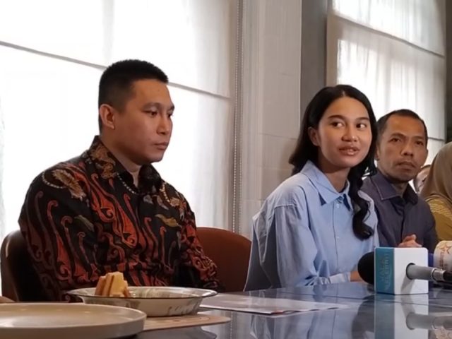 Andreas (salah satu penyebar hoaks berita) dan Azizah Salsha di Senopati, Jakarta Pusat pada Rabu (25/9/2024)