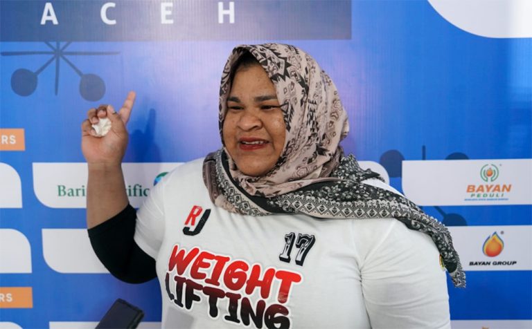 Lifter Aceh Nurul Akmal Jadi Penyulut Api di Pembukaan PON Aceh-Sumut 2024