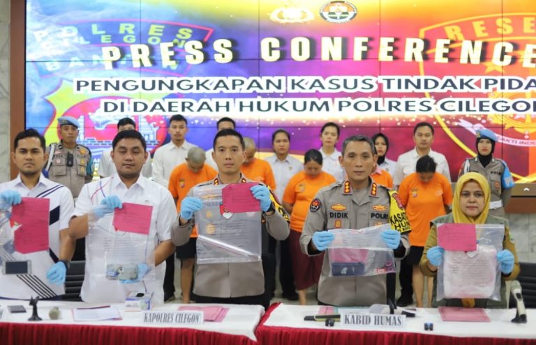 Detik-detik Mbak-mbak Wartawan Jambak Pembunuh Bocah 5 Tahun di Cilegon