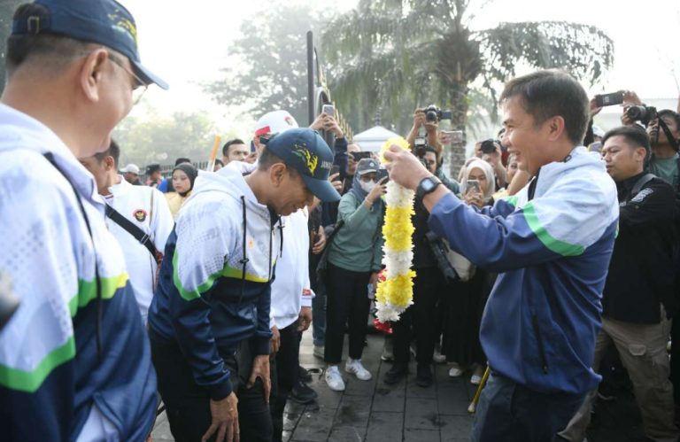 Pj Gubernur Bey: Bonus Tagih ke Kadispora Emas Rp300 Juta, Perak 125 Juta Perunggu Rp60 Juta