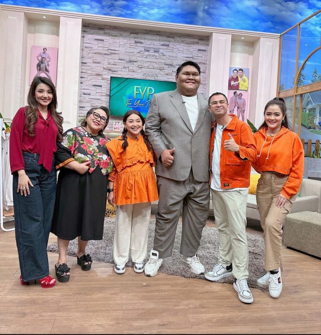 Nunung bersama Vega Darwanti, Raffi Ahmad hingga Mpok Alpa (Instagram)