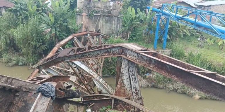 Viral Jembatan Penyeberangan Anak Sekolah di Medan Ambruk Diduga Besinya Dicuri