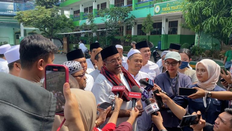 Meski Bukan Orang “Betawi Asli”, Rano Karno Masih Menjunjung Tradisi Betawi