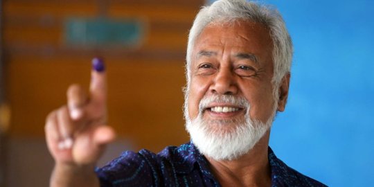 Menanti Paus, PM Timor Leste Xanana Gusmao Ikut Sapu Jalan