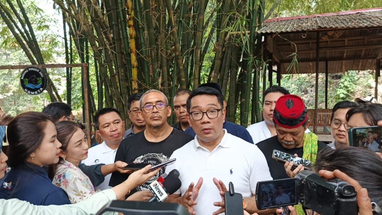 Cuaca Panas Bikin Emosi, Ridwan Kamil akan Pasang AC di Halte Transjakarta 