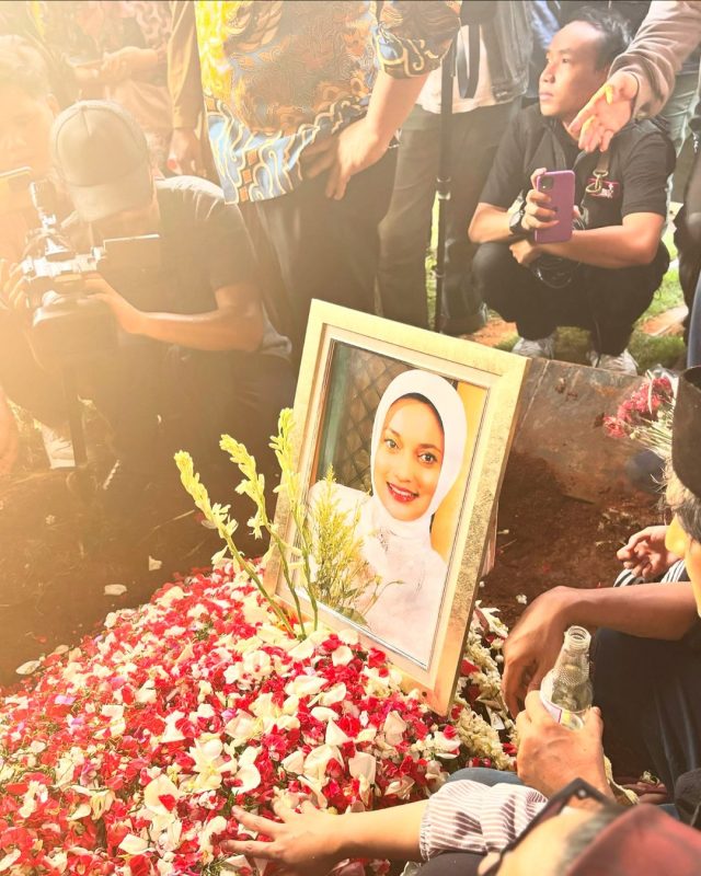 Makam Marissa Haque di TPU Tanah Kusir (Instagram @imeldamelfransiska)