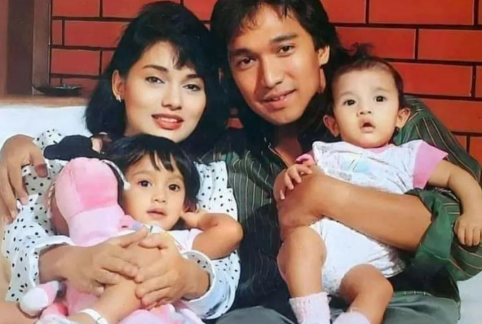 Marissa Haque bersama Ikang Fawzi dan kedua putri mereka, Bella dan Chiki (Instagram @marissahaque)