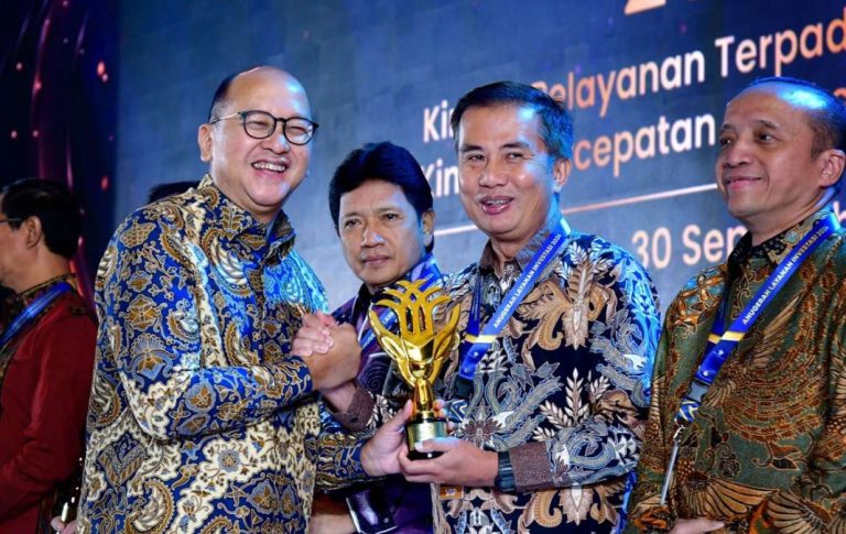 Jabar Terbaik Pertama dalam Anugerah Layanan Investasi 2024