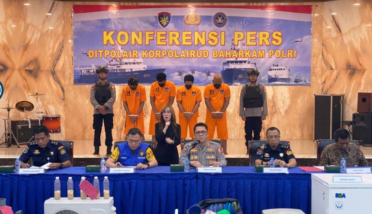 Pengelolaan Bibit Benih Lobster Ilegal Terungkap, Selamatkan Kerugian Negara Rp32,8 Miliar