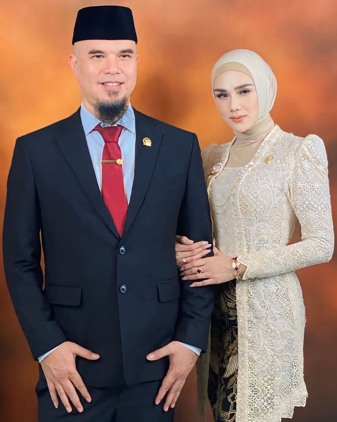 Ahmad Dhani dan Mulan Jameela usai dilantik sebagai anggota DPR. [Instagram]